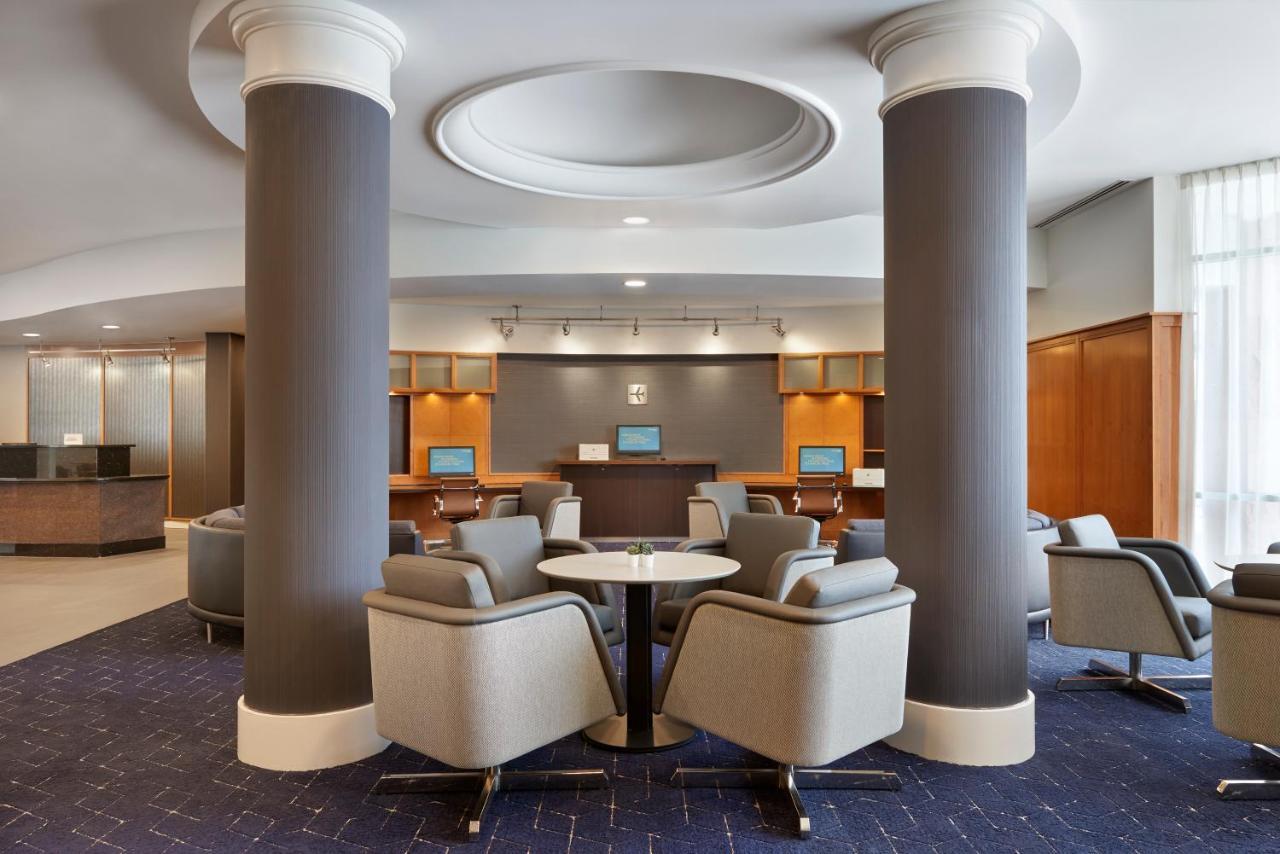 Отель Courtyard By Marriott Toronto Mississauga/Meadowvale Экстерьер фото
