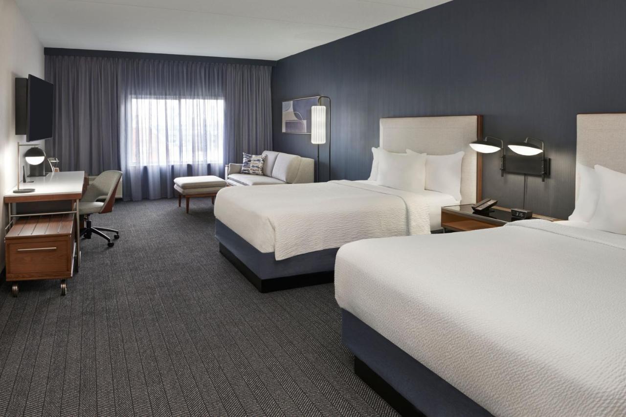 Отель Courtyard By Marriott Toronto Mississauga/Meadowvale Экстерьер фото