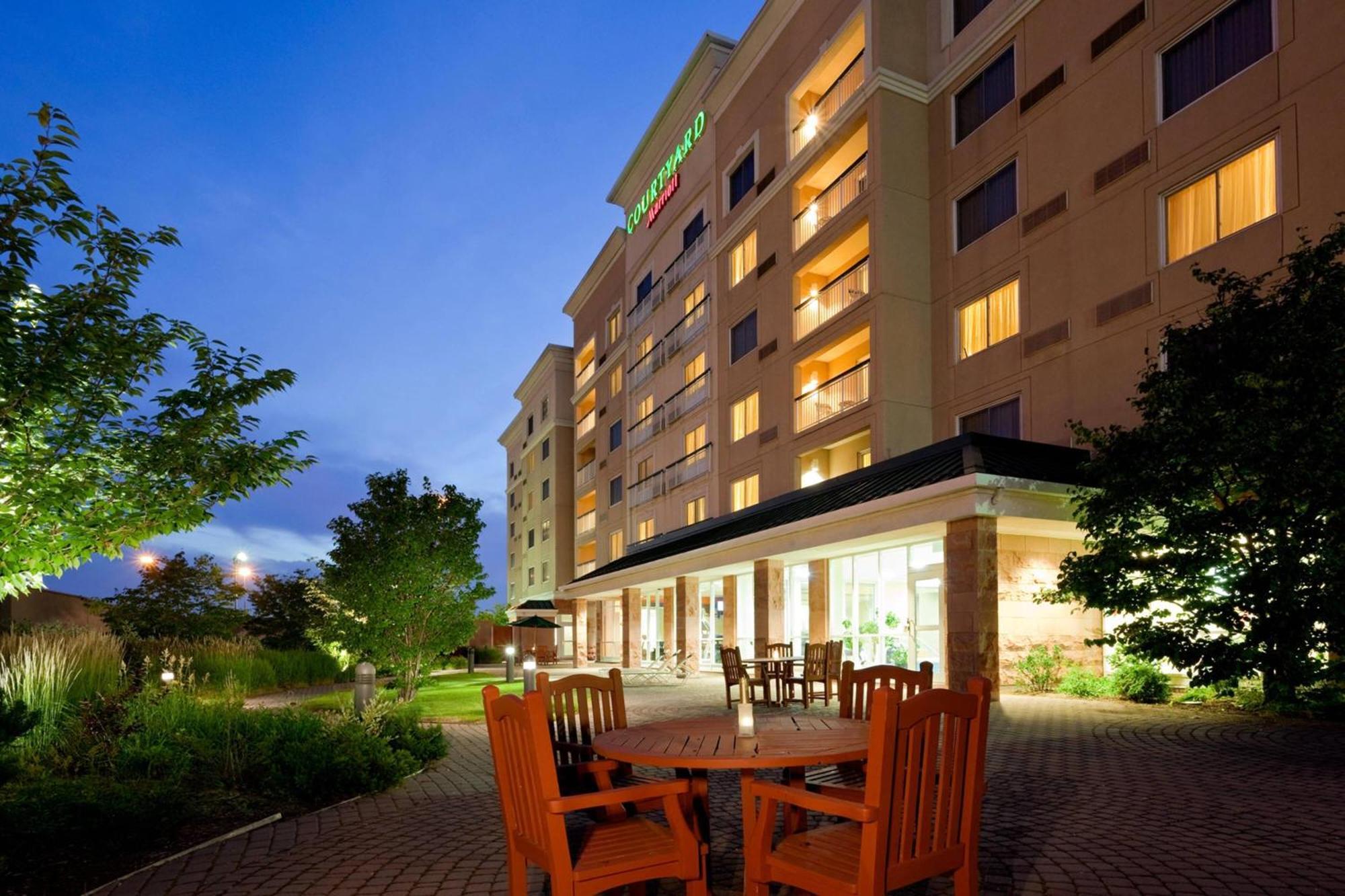 Отель Courtyard By Marriott Toronto Mississauga/Meadowvale Экстерьер фото